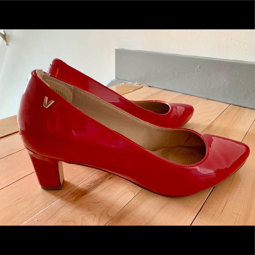 Vionic Red size 7 Heels